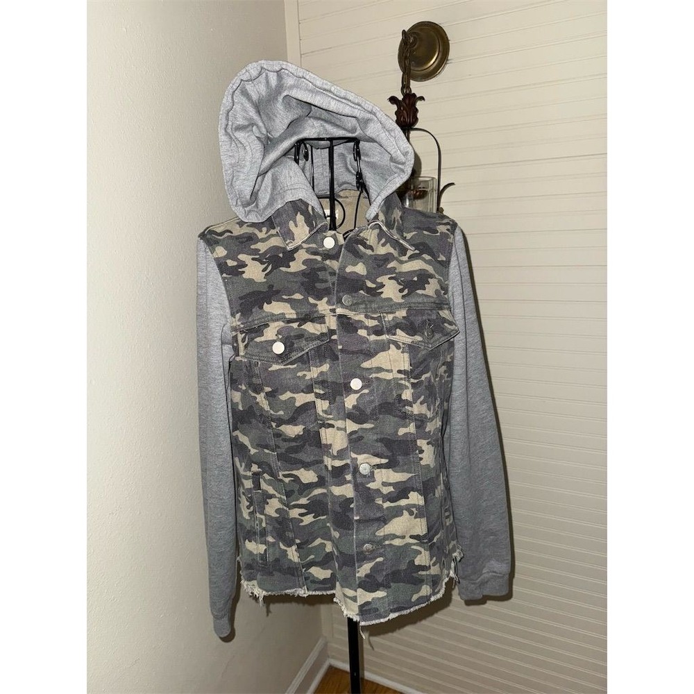 Gilded Intent Buckle Womens XS Camo Hooded Jacket Knit Sleeve urban meet grunge